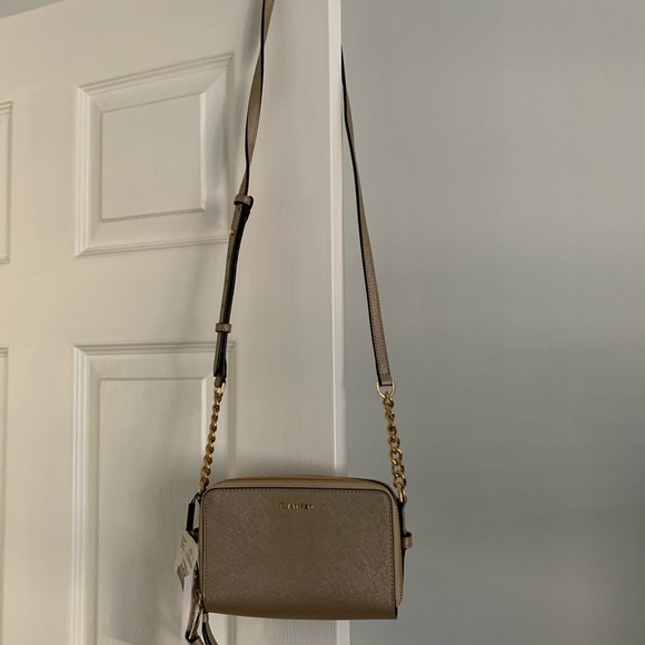 Calvin Klein cross body bag - Picture 3 of 3